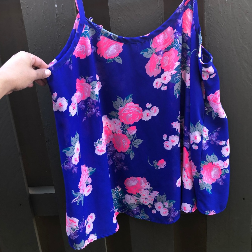 Flowy tank